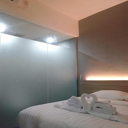 호텔 마리나 에어포트 세마랑 외부 사진